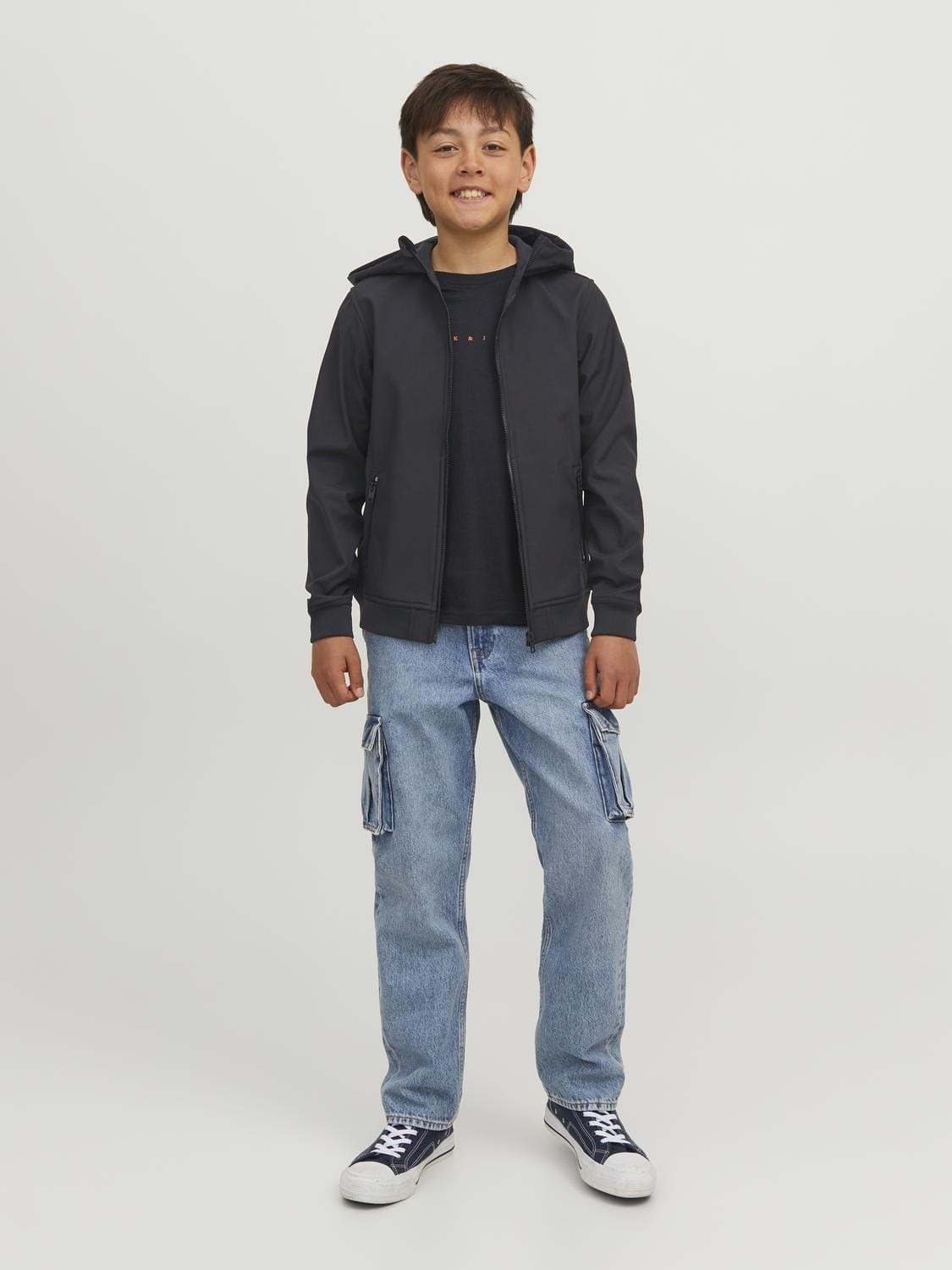 model_shot-front_full